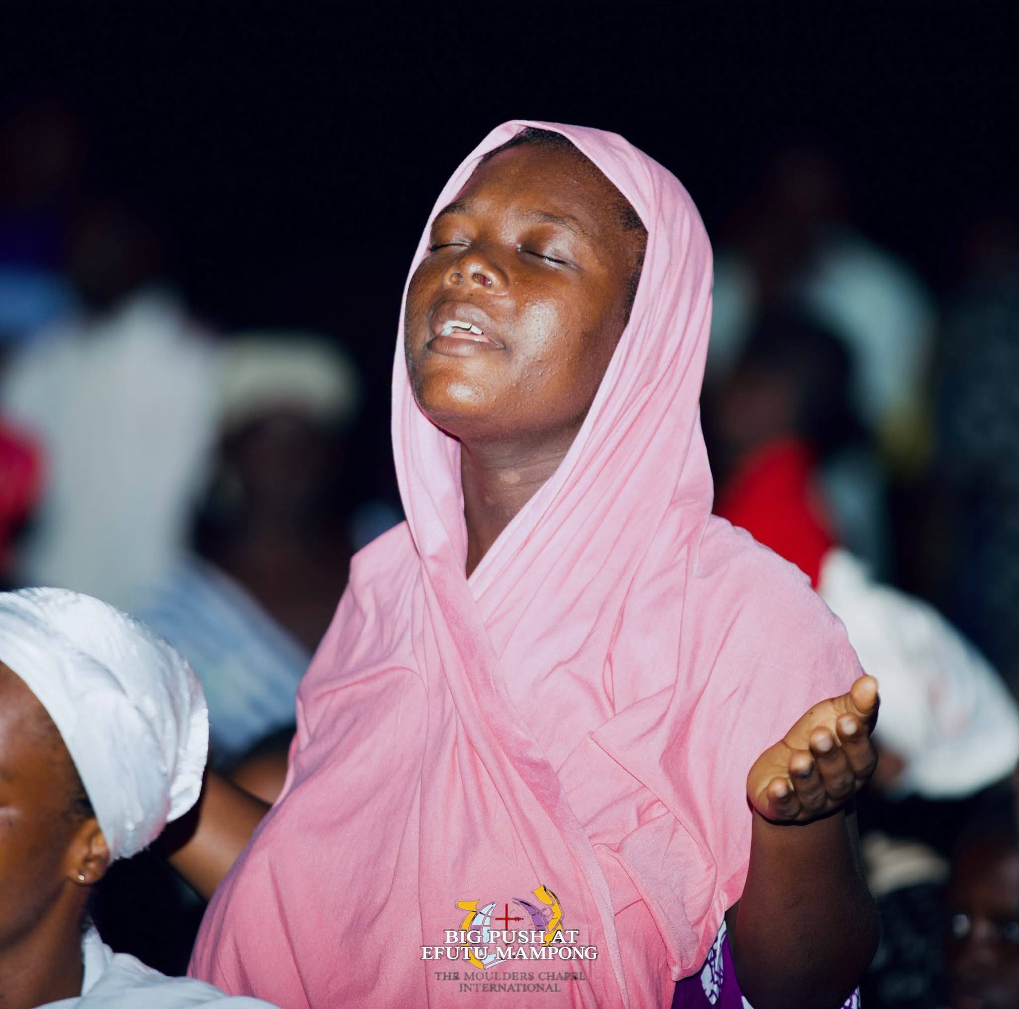 THE HEAVENS CAME DOWN, SOULS WERE WON, THERE WAS AN OUTPOURING OF THE HOLY SPIRIT.THE BIG PUSH SOUL WINNING CRUSADE AT EFUTU MAMPONG DAY 1 WAS FULL OF GOD’S GLORY .   THE BIG PUSH MINI CRUSADE. ITS A MOVEMENT TO SAVE SOULS AND IGNITE REVIVAL. WE ARE CALLING ON SPONSORS  AND PARTNERS TO HELP US TAKE