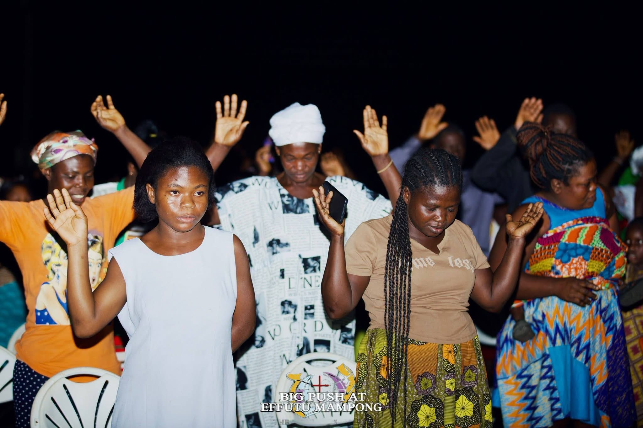 THE HEAVENS CAME DOWN, SOULS WERE WON, THERE WAS AN OUTPOURING OF THE HOLY SPIRIT.THE BIG PUSH SOUL WINNING CRUSADE AT EFUTU MAMPONG DAY 1 WAS FULL OF GOD’S GLORY .   THE BIG PUSH MINI CRUSADE. ITS A MOVEMENT TO SAVE SOULS AND IGNITE REVIVAL. WE ARE CALLING ON SPONSORS  AND PARTNERS TO HELP US TAKE