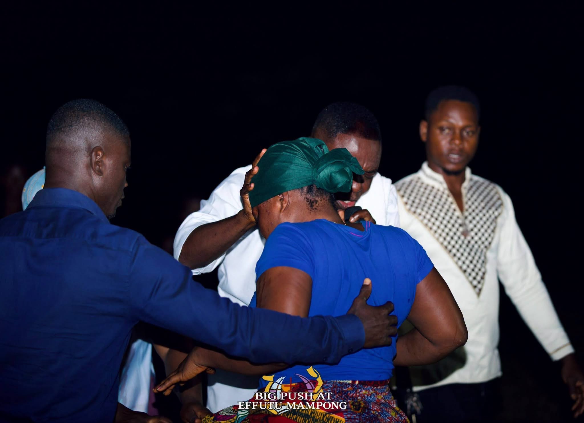 THE HEAVENS CAME DOWN, SOULS WERE WON, THERE WAS AN OUTPOURING OF THE HOLY SPIRIT.THE BIG PUSH SOUL WINNING CRUSADE AT EFUTU MAMPONG DAY 1 WAS FULL OF GOD’S GLORY .   THE BIG PUSH MINI CRUSADE. ITS A MOVEMENT TO SAVE SOULS AND IGNITE REVIVAL. WE ARE CALLING ON SPONSORS  AND PARTNERS TO HELP US TAKE