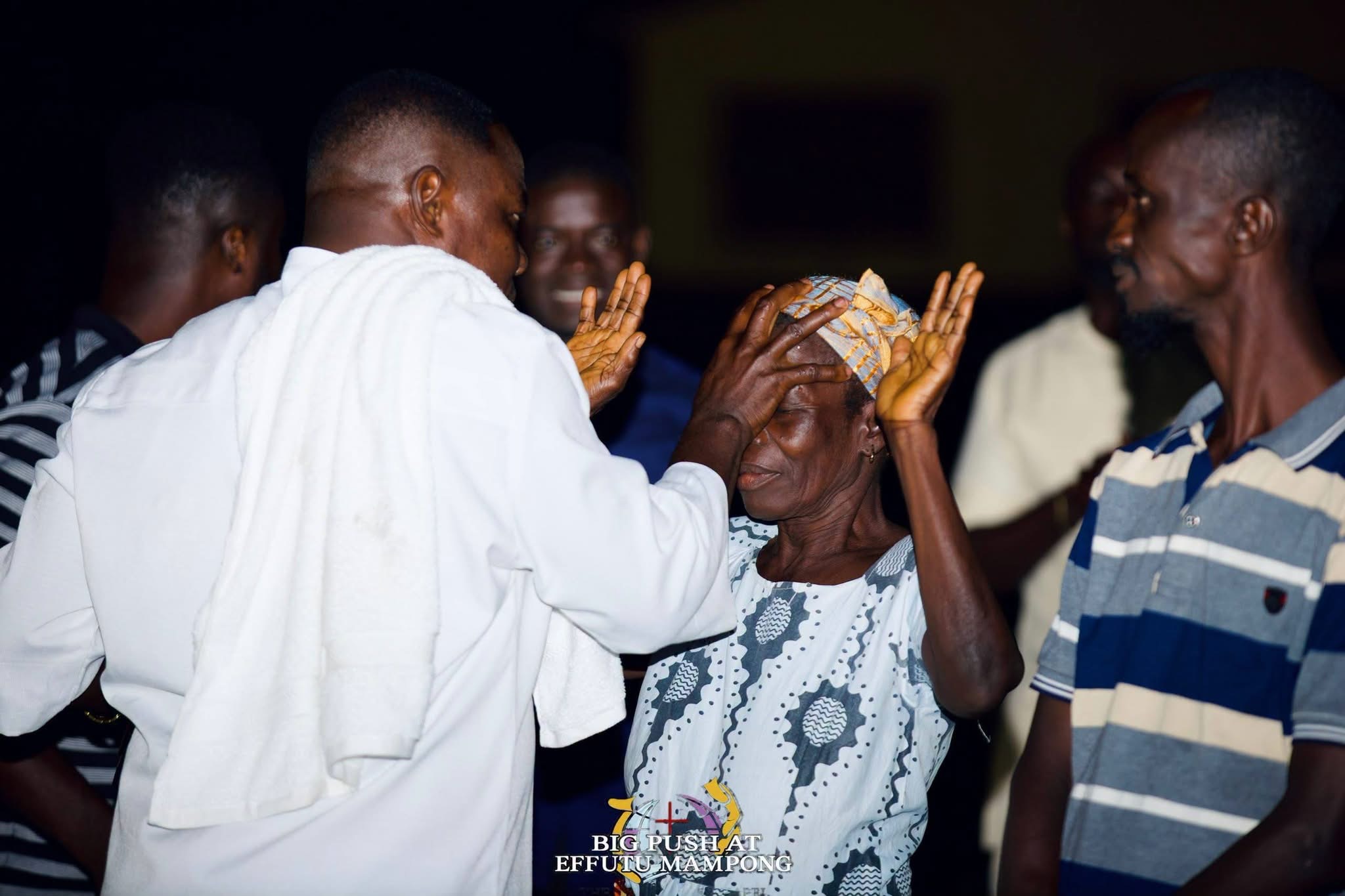 THE HEAVENS CAME DOWN, SOULS WERE WON, THERE WAS AN OUTPOURING OF THE HOLY SPIRIT.THE BIG PUSH SOUL WINNING CRUSADE AT EFUTU MAMPONG DAY 1 WAS FULL OF GOD’S GLORY .   THE BIG PUSH MINI CRUSADE. ITS A MOVEMENT TO SAVE SOULS AND IGNITE REVIVAL. WE ARE CALLING ON SPONSORS  AND PARTNERS TO HELP US TAKE