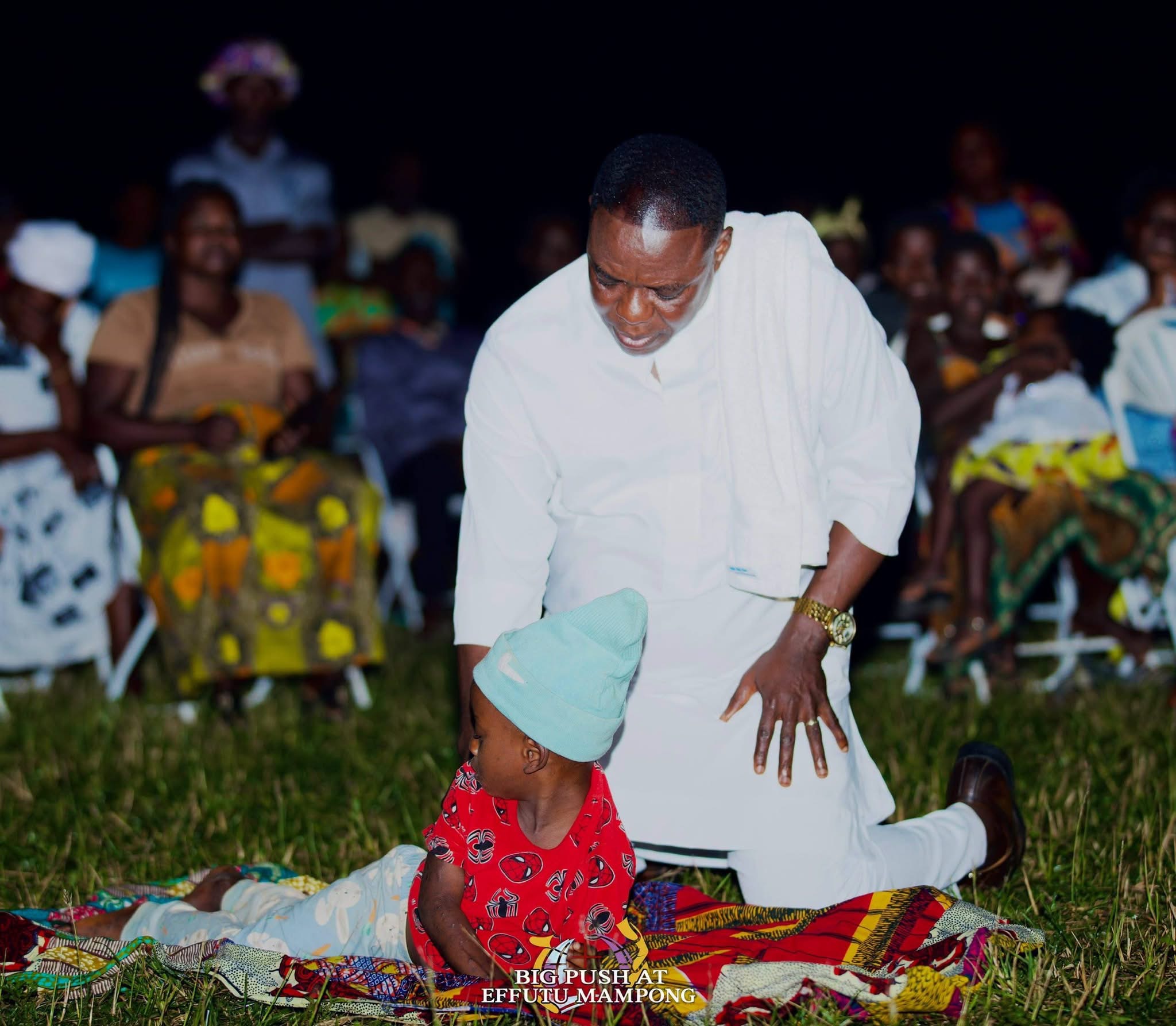 THE HEAVENS CAME DOWN, SOULS WERE WON, THERE WAS AN OUTPOURING OF THE HOLY SPIRIT.THE BIG PUSH SOUL WINNING CRUSADE AT EFUTU MAMPONG DAY 1 WAS FULL OF GOD’S GLORY .   THE BIG PUSH MINI CRUSADE. ITS A MOVEMENT TO SAVE SOULS AND IGNITE REVIVAL. WE ARE CALLING ON SPONSORS  AND PARTNERS TO HELP US TAKE