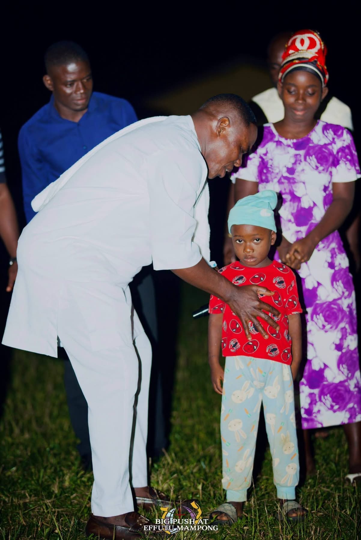 THE HEAVENS CAME DOWN, SOULS WERE WON, THERE WAS AN OUTPOURING OF THE HOLY SPIRIT.THE BIG PUSH SOUL WINNING CRUSADE AT EFUTU MAMPONG DAY 1 WAS FULL OF GOD’S GLORY .   THE BIG PUSH MINI CRUSADE. ITS A MOVEMENT TO SAVE SOULS AND IGNITE REVIVAL. WE ARE CALLING ON SPONSORS  AND PARTNERS TO HELP US TAKE