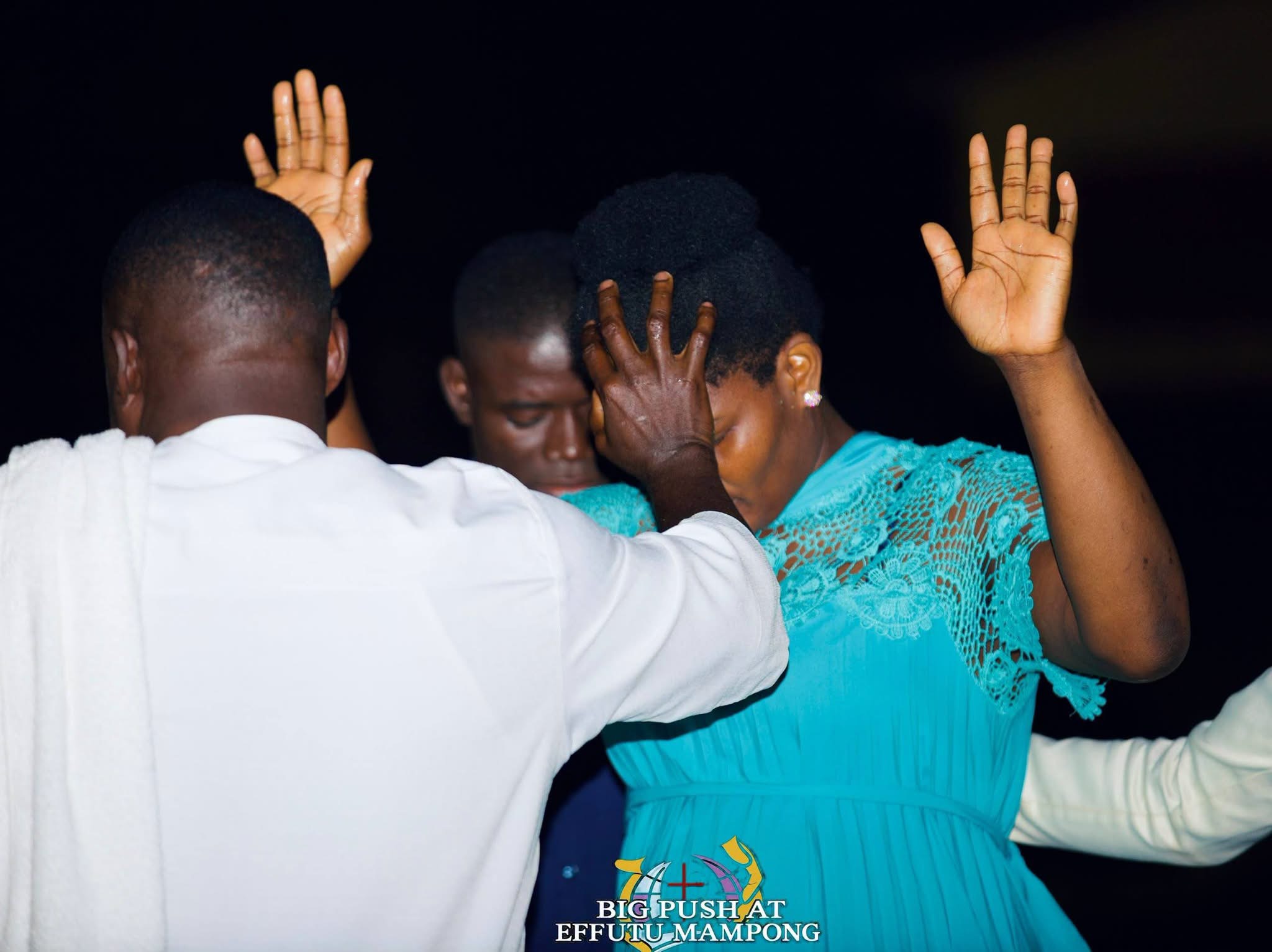THE HEAVENS CAME DOWN, SOULS WERE WON, THERE WAS AN OUTPOURING OF THE HOLY SPIRIT.THE BIG PUSH SOUL WINNING CRUSADE AT EFUTU MAMPONG DAY 1 WAS FULL OF GOD’S GLORY .   THE BIG PUSH MINI CRUSADE. ITS A MOVEMENT TO SAVE SOULS AND IGNITE REVIVAL. WE ARE CALLING ON SPONSORS  AND PARTNERS TO HELP US TAKE