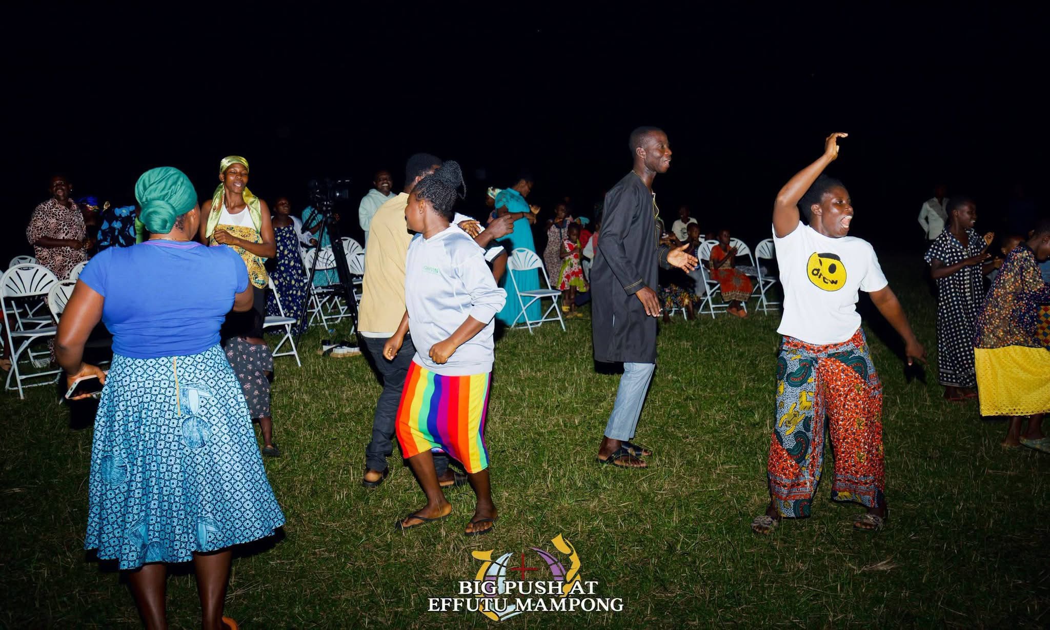 THE HEAVENS CAME DOWN, SOULS WERE WON, THERE WAS AN OUTPOURING OF THE HOLY SPIRIT.THE BIG PUSH SOUL WINNING CRUSADE AT EFUTU MAMPONG DAY 1 WAS FULL OF GOD’S GLORY .   THE BIG PUSH MINI CRUSADE. ITS A MOVEMENT TO SAVE SOULS AND IGNITE REVIVAL. WE ARE CALLING ON SPONSORS  AND PARTNERS TO HELP US TAKE