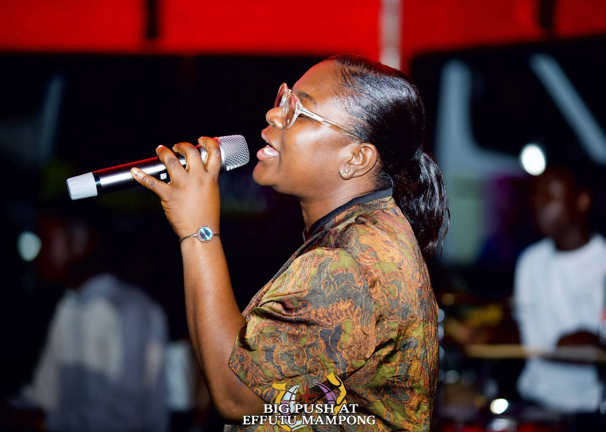 THE HEAVENS CAME DOWN, SOULS WERE WON, THERE WAS AN OUTPOURING OF THE HOLY SPIRIT.THE BIG PUSH SOUL WINNING CRUSADE AT EFUTU MAMPONG DAY 1 WAS FULL OF GOD’S GLORY .   THE BIG PUSH MINI CRUSADE. ITS A MOVEMENT TO SAVE SOULS AND IGNITE REVIVAL. WE ARE CALLING ON SPONSORS  AND PARTNERS TO HELP US TAKE