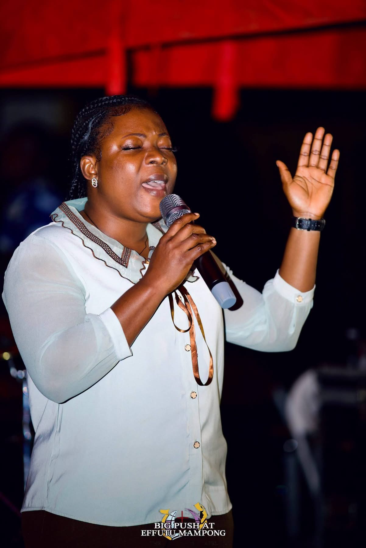 THE HEAVENS CAME DOWN, SOULS WERE WON, THERE WAS AN OUTPOURING OF THE HOLY SPIRIT.THE BIG PUSH SOUL WINNING CRUSADE AT EFUTU MAMPONG DAY 1 WAS FULL OF GOD’S GLORY .   THE BIG PUSH MINI CRUSADE. ITS A MOVEMENT TO SAVE SOULS AND IGNITE REVIVAL. WE ARE CALLING ON SPONSORS  AND PARTNERS TO HELP US TAKE
