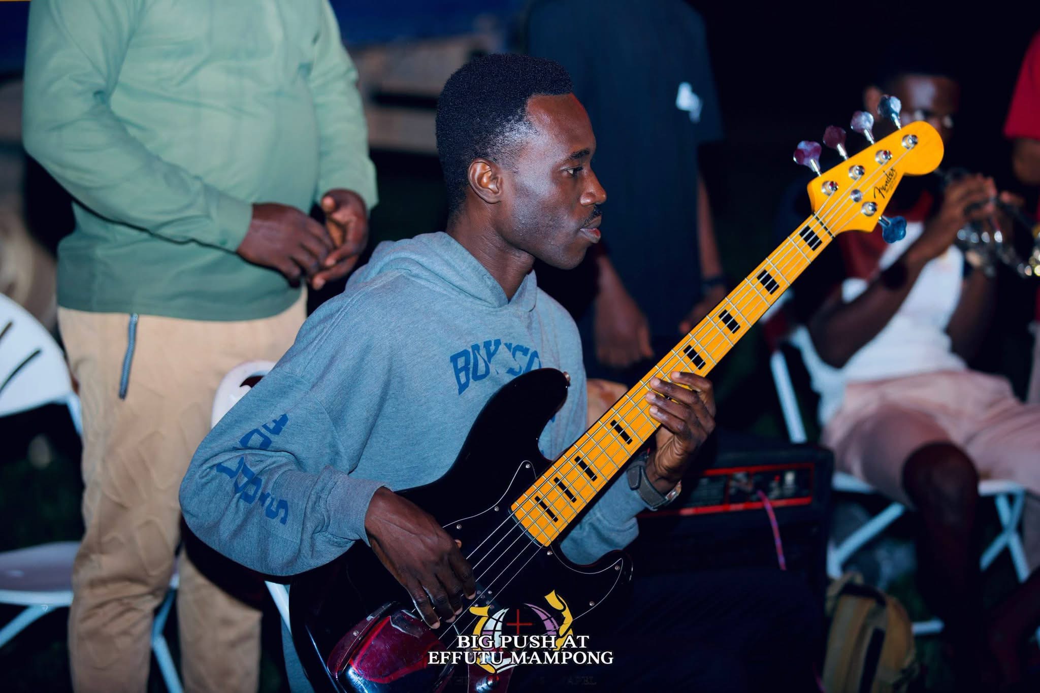 THE HEAVENS CAME DOWN, SOULS WERE WON, THERE WAS AN OUTPOURING OF THE HOLY SPIRIT.THE BIG PUSH SOUL WINNING CRUSADE AT EFUTU MAMPONG DAY 1 WAS FULL OF GOD’S GLORY .   THE BIG PUSH MINI CRUSADE. ITS A MOVEMENT TO SAVE SOULS AND IGNITE REVIVAL. WE ARE CALLING ON SPONSORS  AND PARTNERS TO HELP US TAKE