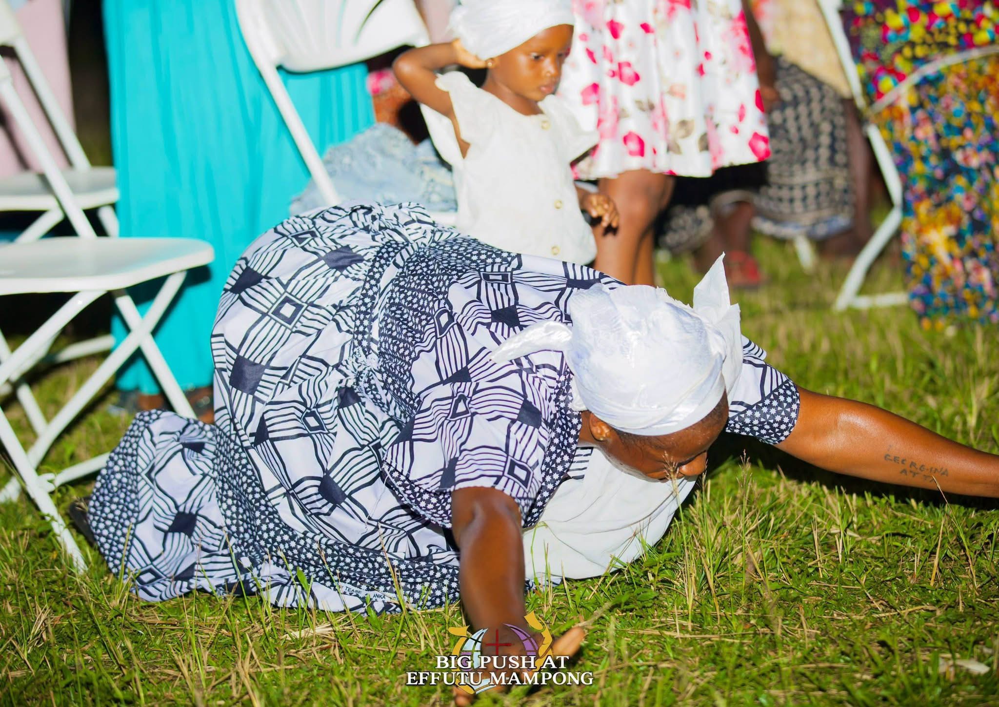 THE HEAVENS CAME DOWN, SOULS WERE WON, THERE WAS AN OUTPOURING OF THE HOLY SPIRIT.THE BIG PUSH SOUL WINNING CRUSADE AT EFUTU MAMPONG DAY 1 WAS FULL OF GOD’S GLORY .   THE BIG PUSH MINI CRUSADE. ITS A MOVEMENT TO SAVE SOULS AND IGNITE REVIVAL. WE ARE CALLING ON SPONSORS  AND PARTNERS TO HELP US TAKE