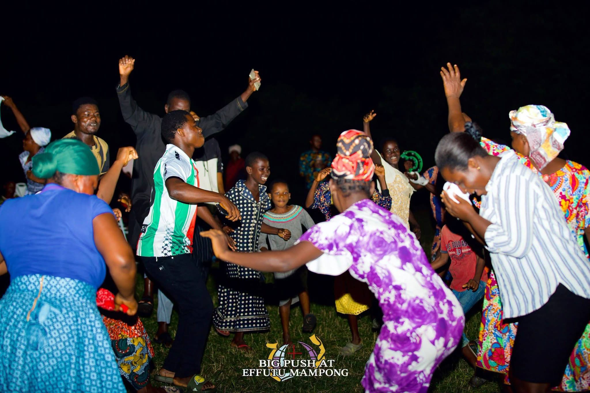 THE HEAVENS CAME DOWN, SOULS WERE WON, THERE WAS AN OUTPOURING OF THE HOLY SPIRIT.THE BIG PUSH SOUL WINNING CRUSADE AT EFUTU MAMPONG DAY 1 WAS FULL OF GOD’S GLORY .   THE BIG PUSH MINI CRUSADE. ITS A MOVEMENT TO SAVE SOULS AND IGNITE REVIVAL. WE ARE CALLING ON SPONSORS  AND PARTNERS TO HELP US TAKE