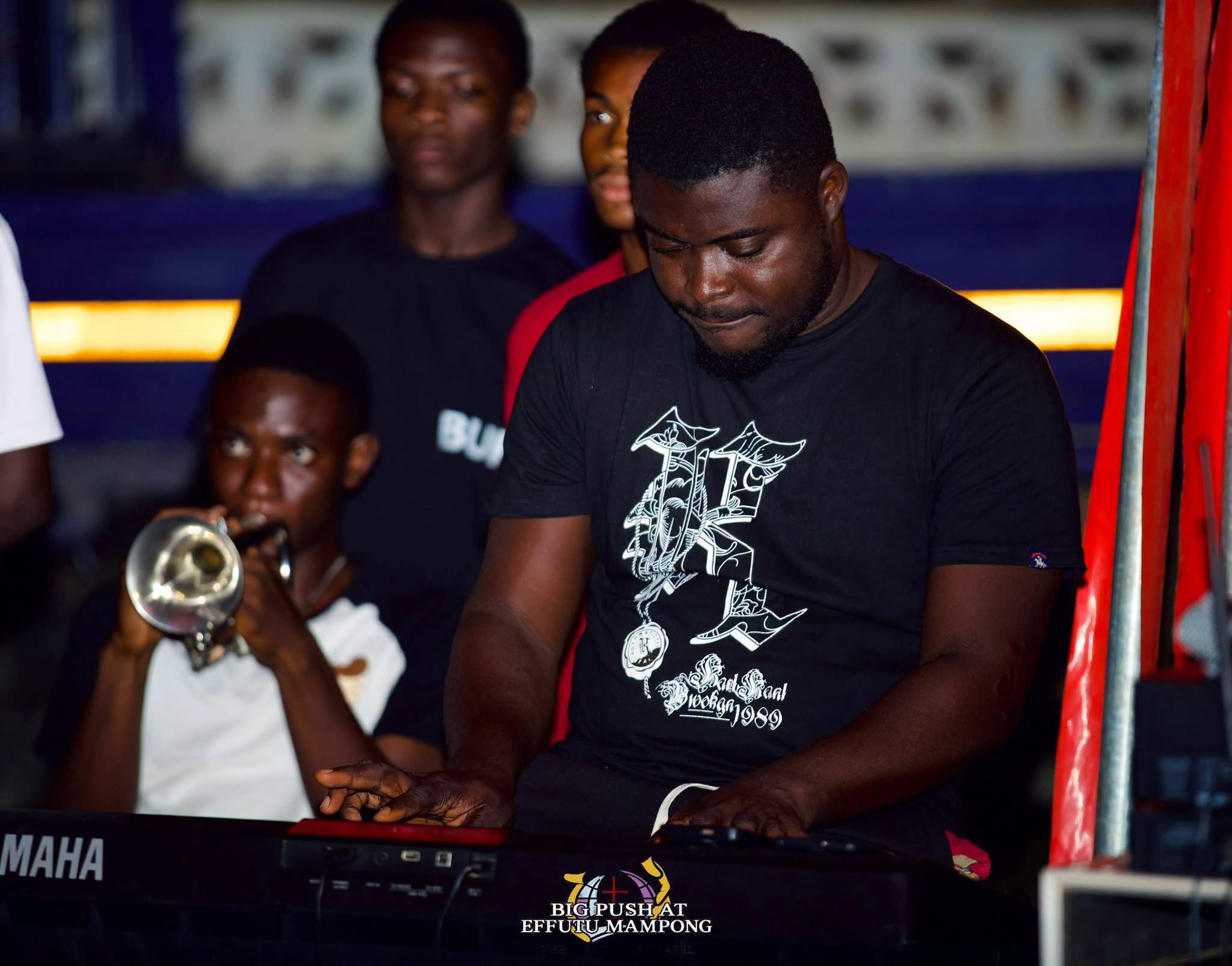 THE HEAVENS CAME DOWN, SOULS WERE WON, THERE WAS AN OUTPOURING OF THE HOLY SPIRIT.THE BIG PUSH SOUL WINNING CRUSADE AT EFUTU MAMPONG DAY 1 WAS FULL OF GOD’S GLORY .   THE BIG PUSH MINI CRUSADE. ITS A MOVEMENT TO SAVE SOULS AND IGNITE REVIVAL. WE ARE CALLING ON SPONSORS  AND PARTNERS TO HELP US TAKE