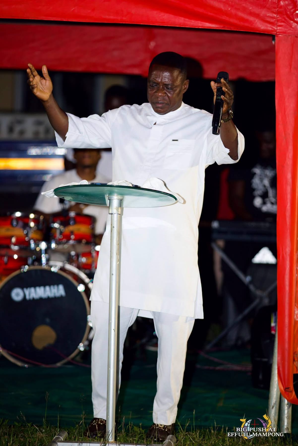 THE HEAVENS CAME DOWN, SOULS WERE WON, THERE WAS AN OUTPOURING OF THE HOLY SPIRIT.THE BIG PUSH SOUL WINNING CRUSADE AT EFUTU MAMPONG DAY 1 WAS FULL OF GOD’S GLORY .   THE BIG PUSH MINI CRUSADE. ITS A MOVEMENT TO SAVE SOULS AND IGNITE REVIVAL. WE ARE CALLING ON SPONSORS  AND PARTNERS TO HELP US TAKE