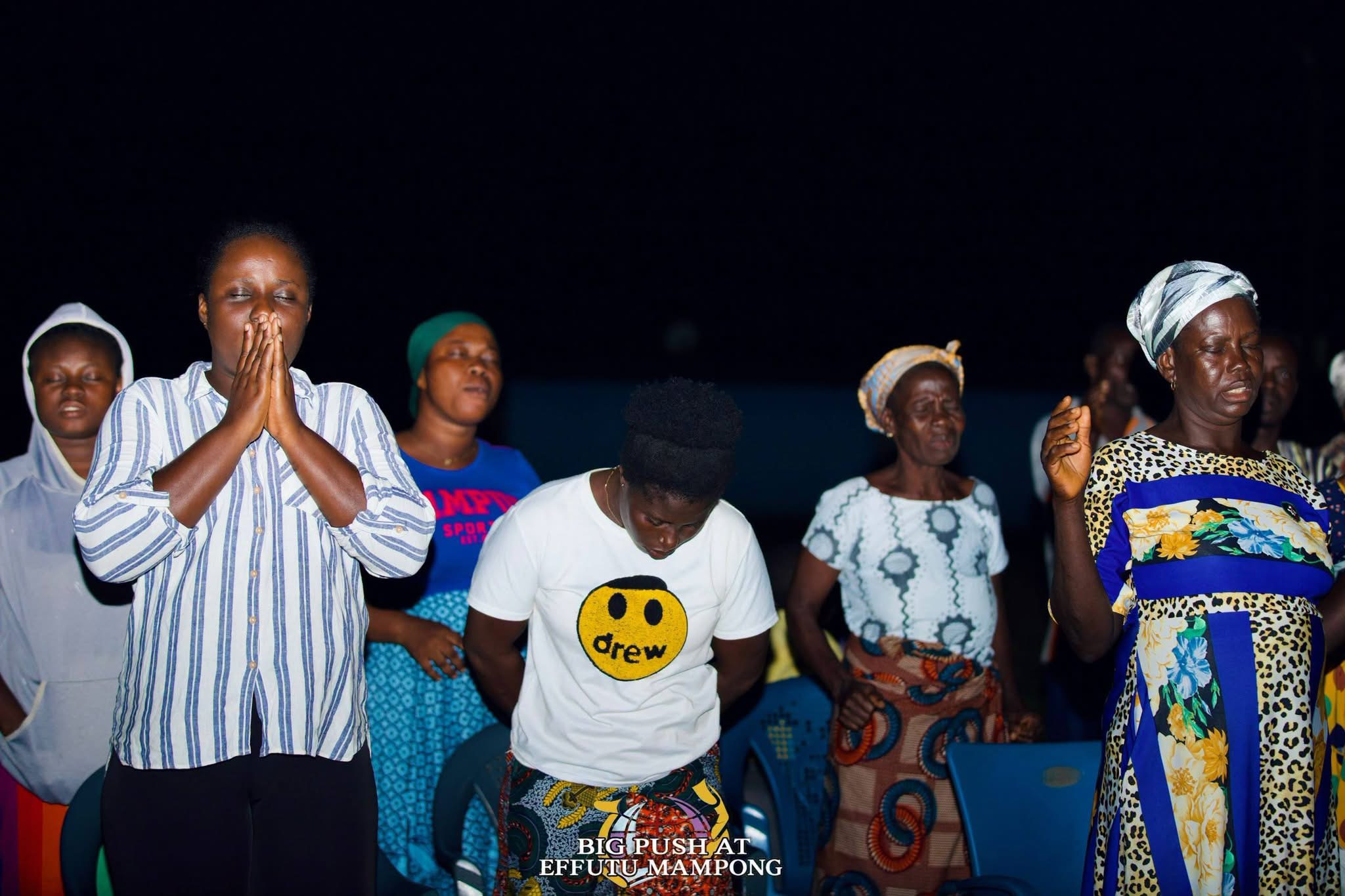 THE HEAVENS CAME DOWN, SOULS WERE WON, THERE WAS AN OUTPOURING OF THE HOLY SPIRIT.THE BIG PUSH SOUL WINNING CRUSADE AT EFUTU MAMPONG DAY 1 WAS FULL OF GOD’S GLORY .   THE BIG PUSH MINI CRUSADE. ITS A MOVEMENT TO SAVE SOULS AND IGNITE REVIVAL. WE ARE CALLING ON SPONSORS  AND PARTNERS TO HELP US TAKE