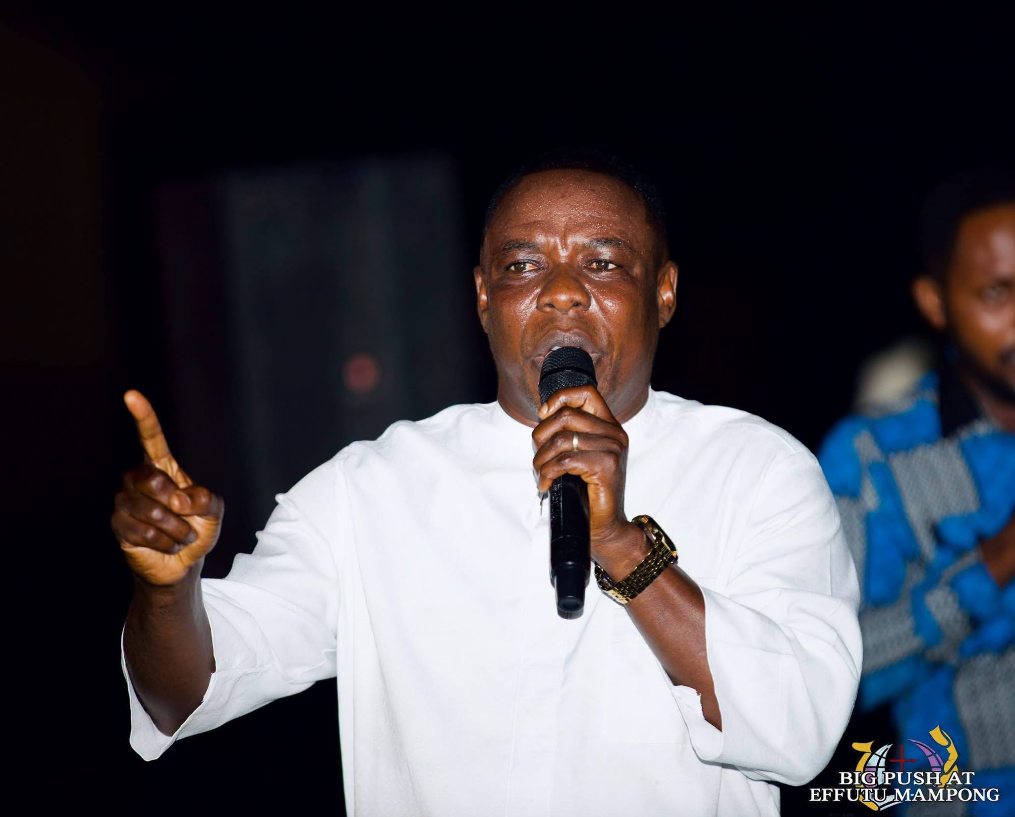 THE HEAVENS CAME DOWN, SOULS WERE WON, THERE WAS AN OUTPOURING OF THE HOLY SPIRIT.THE BIG PUSH SOUL WINNING CRUSADE AT EFUTU MAMPONG DAY 1 WAS FULL OF GOD’S GLORY .   THE BIG PUSH MINI CRUSADE. ITS A MOVEMENT TO SAVE SOULS AND IGNITE REVIVAL. WE ARE CALLING ON SPONSORS  AND PARTNERS TO HELP US TAKE