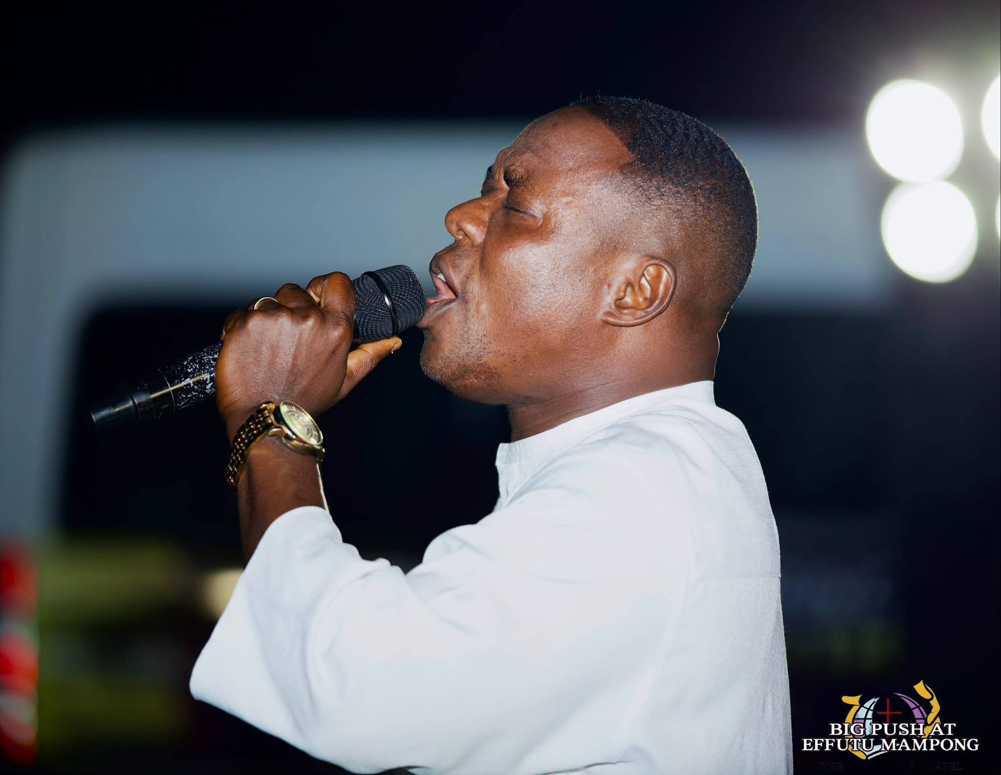 THE HEAVENS CAME DOWN, SOULS WERE WON, THERE WAS AN OUTPOURING OF THE HOLY SPIRIT.THE BIG PUSH SOUL WINNING CRUSADE AT EFUTU MAMPONG DAY 1 WAS FULL OF GOD’S GLORY .   THE BIG PUSH MINI CRUSADE. ITS A MOVEMENT TO SAVE SOULS AND IGNITE REVIVAL. WE ARE CALLING ON SPONSORS  AND PARTNERS TO HELP US TAKE