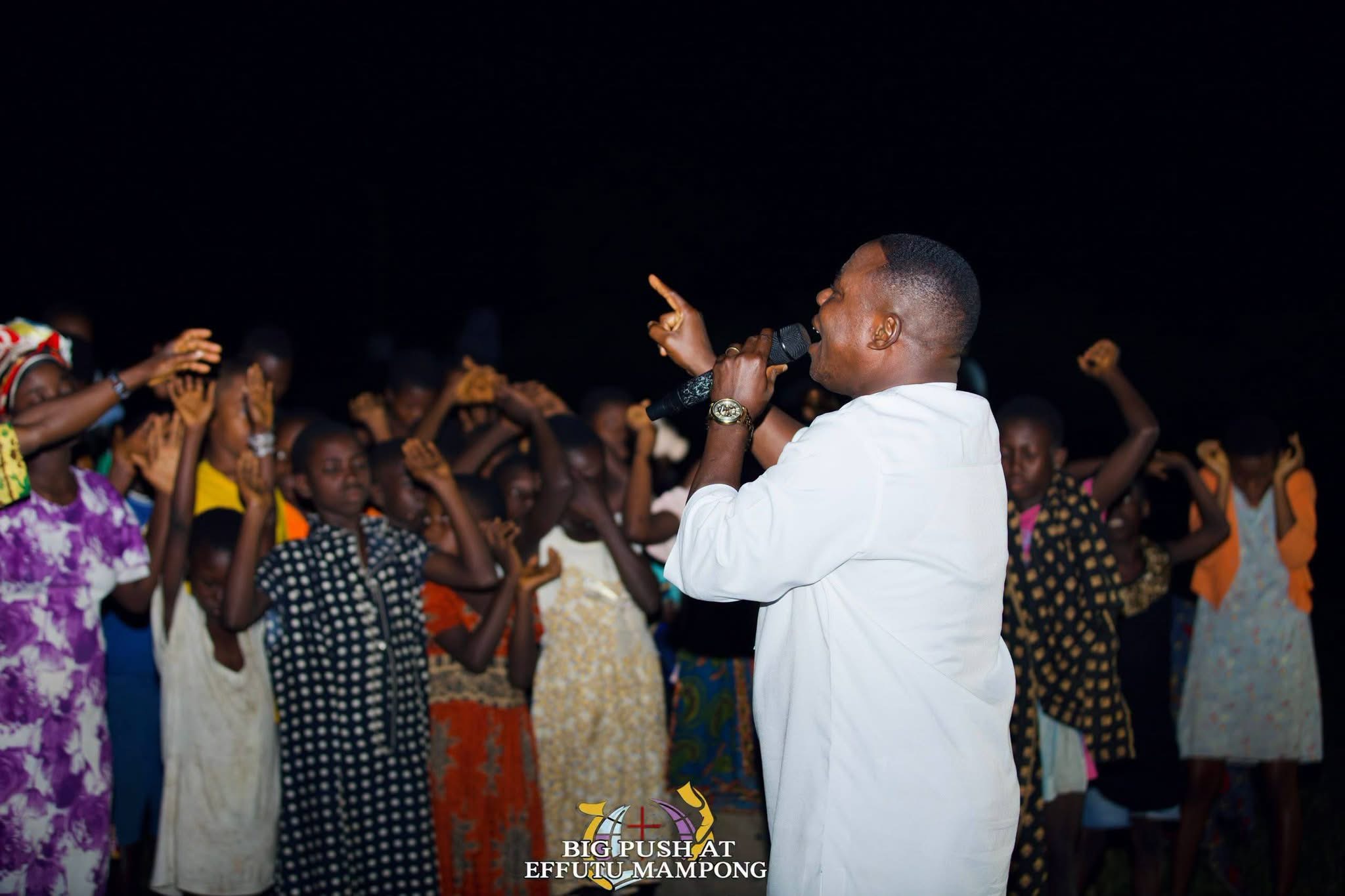 THE HEAVENS CAME DOWN, SOULS WERE WON, THERE WAS AN OUTPOURING OF THE HOLY SPIRIT.THE BIG PUSH SOUL WINNING CRUSADE AT EFUTU MAMPONG DAY 1 WAS FULL OF GOD’S GLORY .   THE BIG PUSH MINI CRUSADE. ITS A MOVEMENT TO SAVE SOULS AND IGNITE REVIVAL. WE ARE CALLING ON SPONSORS  AND PARTNERS TO HELP US TAKE