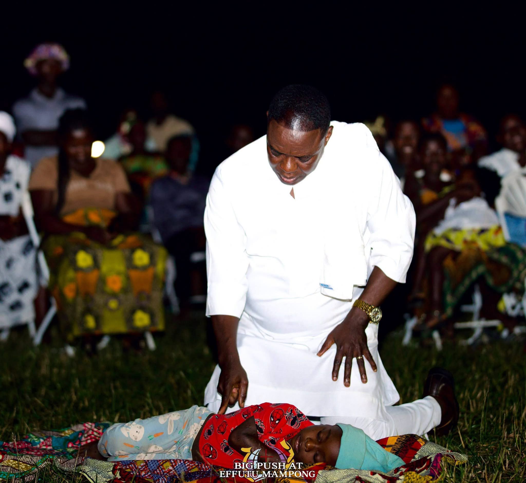 THE HEAVENS CAME DOWN, SOULS WERE WON, THERE WAS AN OUTPOURING OF THE HOLY SPIRIT.THE BIG PUSH SOUL WINNING CRUSADE AT EFUTU MAMPONG DAY 1 WAS FULL OF GOD’S GLORY .   THE BIG PUSH MINI CRUSADE. ITS A MOVEMENT TO SAVE SOULS AND IGNITE REVIVAL. WE ARE CALLING ON SPONSORS  AND PARTNERS TO HELP US TAKE