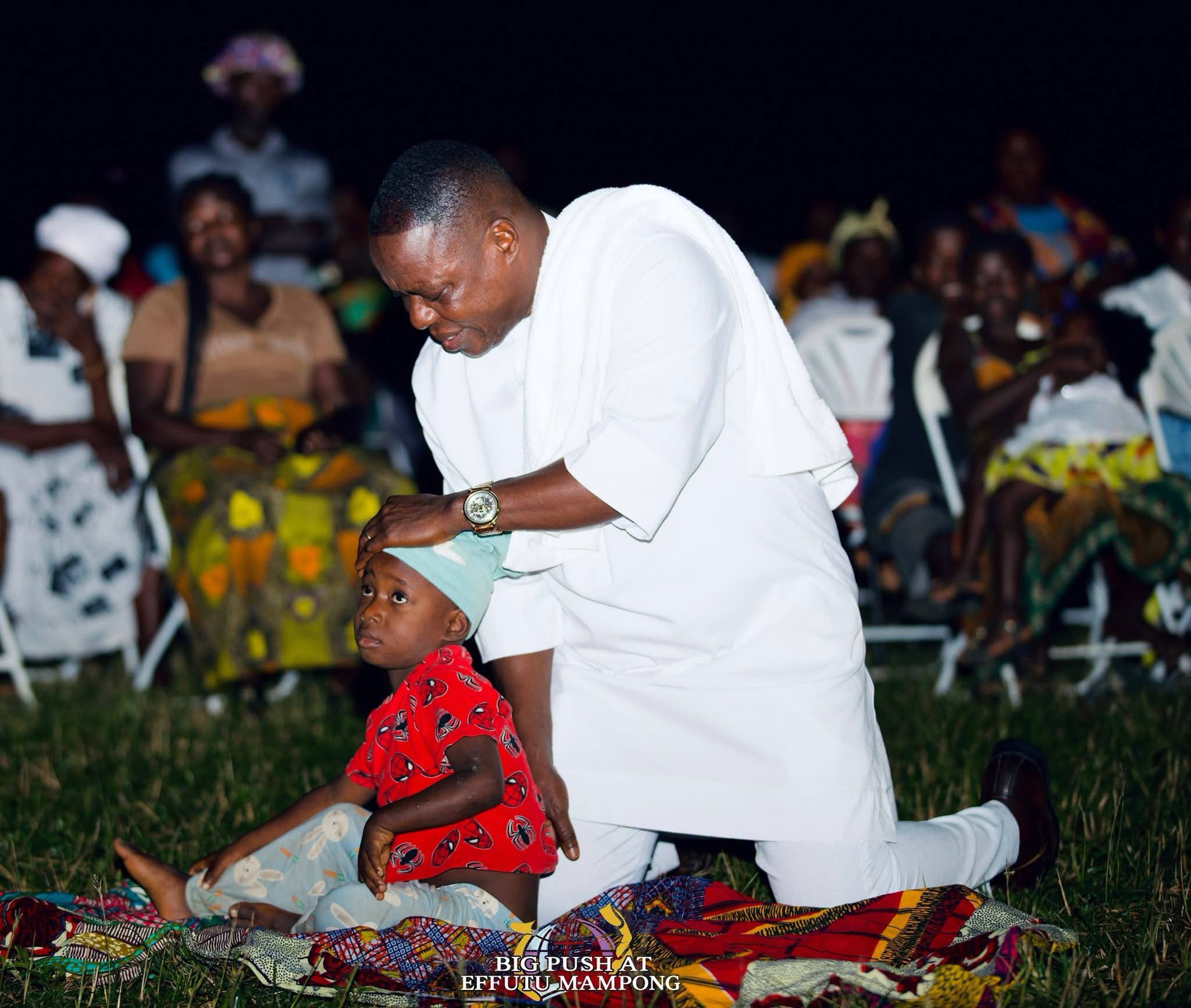 THE HEAVENS CAME DOWN, SOULS WERE WON, THERE WAS AN OUTPOURING OF THE HOLY SPIRIT.THE BIG PUSH SOUL WINNING CRUSADE AT EFUTU MAMPONG DAY 1 WAS FULL OF GOD’S GLORY .   THE BIG PUSH MINI CRUSADE. ITS A MOVEMENT TO SAVE SOULS AND IGNITE REVIVAL. WE ARE CALLING ON SPONSORS  AND PARTNERS TO HELP US TAKE