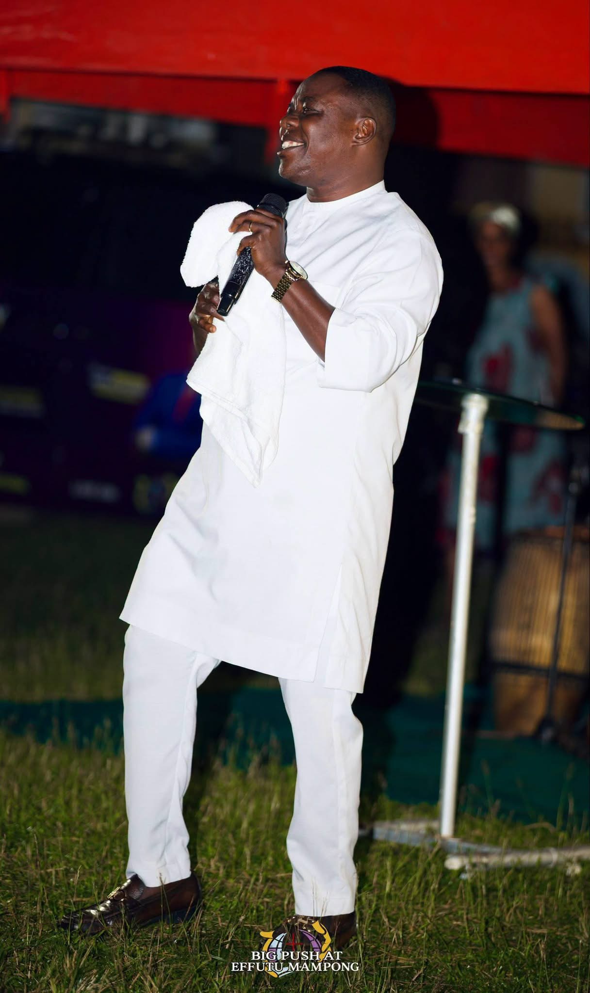 THE HEAVENS CAME DOWN, SOULS WERE WON, THERE WAS AN OUTPOURING OF THE HOLY SPIRIT.THE BIG PUSH SOUL WINNING CRUSADE AT EFUTU MAMPONG DAY 1 WAS FULL OF GOD’S GLORY .   THE BIG PUSH MINI CRUSADE. ITS A MOVEMENT TO SAVE SOULS AND IGNITE REVIVAL. WE ARE CALLING ON SPONSORS  AND PARTNERS TO HELP US TAKE