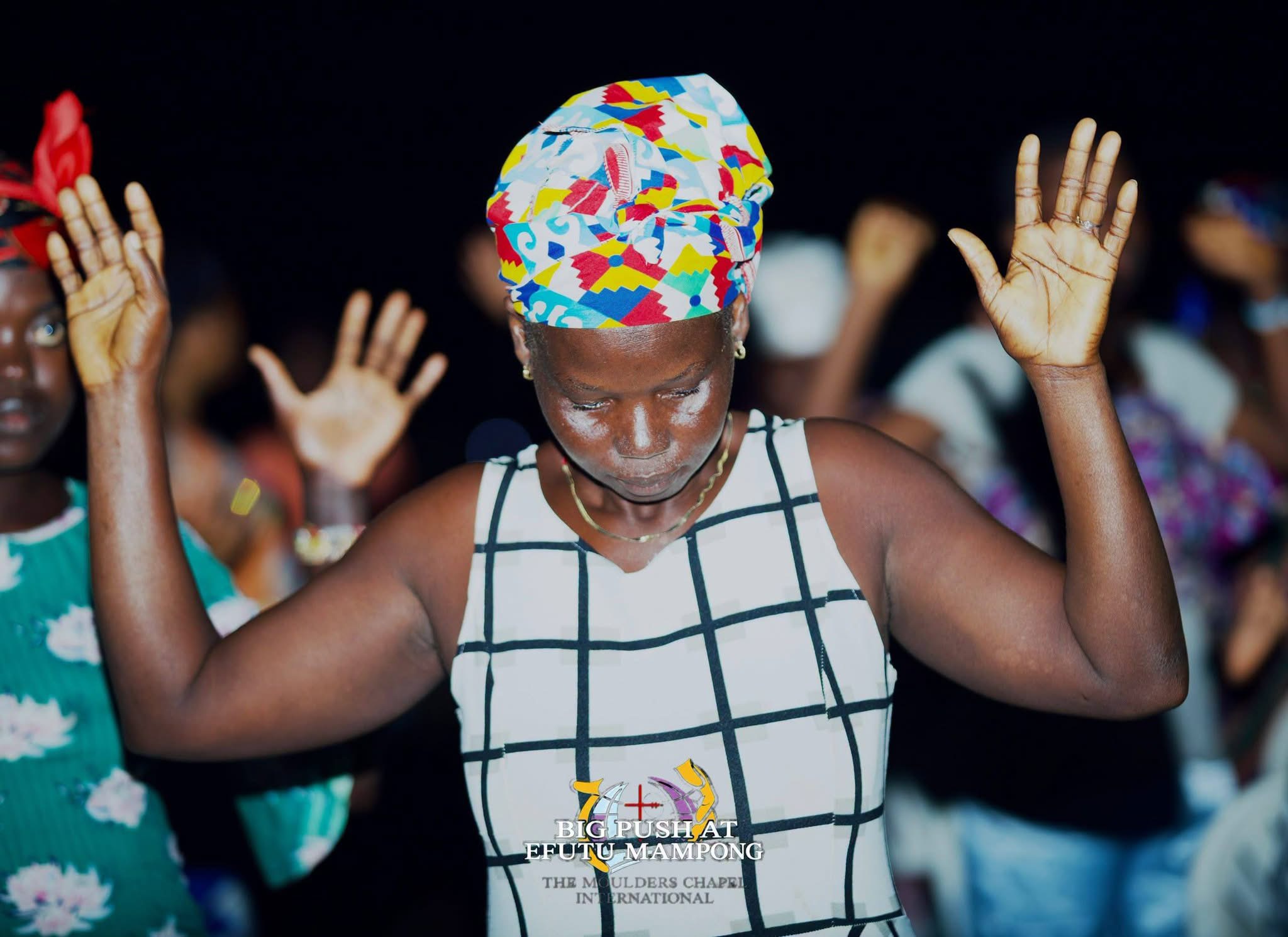 THE HEAVENS CAME DOWN, SOULS WERE WON, THERE WAS AN OUTPOURING OF THE HOLY SPIRIT.THE BIG PUSH SOUL WINNING CRUSADE AT EFUTU MAMPONG DAY 2 WAS FULL OF GOD’S GLORY .   THE BIG PUSH MINI CRUSADE. ITS A MOVEMENT TO SAVE SOULS AND IGNITE REVIVAL. WE ARE CALLING ON SPONSORS  AND PARTNERS TO HELP US TAKE