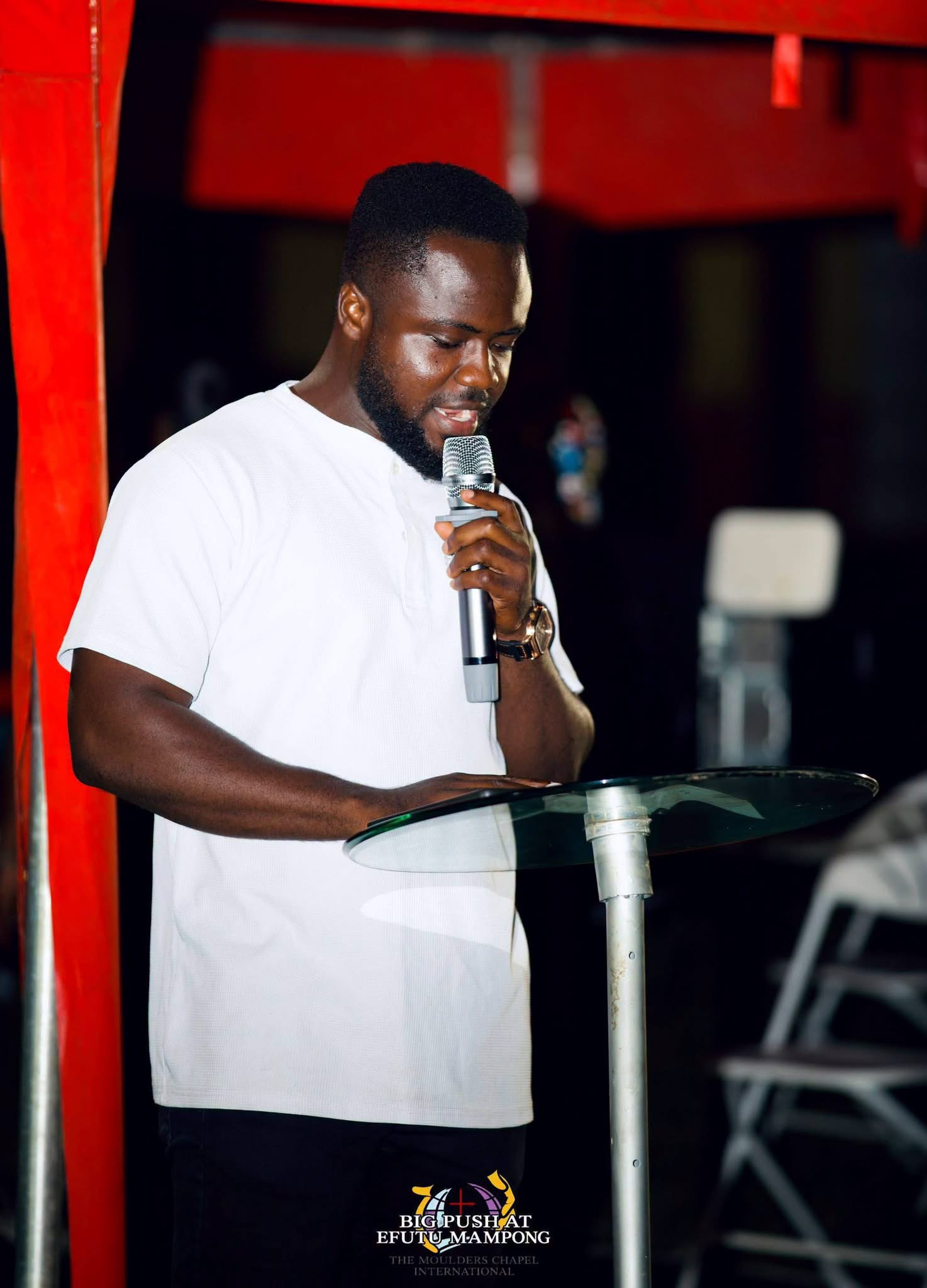 THE HEAVENS CAME DOWN, SOULS WERE WON, THERE WAS AN OUTPOURING OF THE HOLY SPIRIT.THE BIG PUSH SOUL WINNING CRUSADE AT EFUTU MAMPONG DAY 2 WAS FULL OF GOD’S GLORY .   THE BIG PUSH MINI CRUSADE. ITS A MOVEMENT TO SAVE SOULS AND IGNITE REVIVAL. WE ARE CALLING ON SPONSORS  AND PARTNERS TO HELP US TAKE