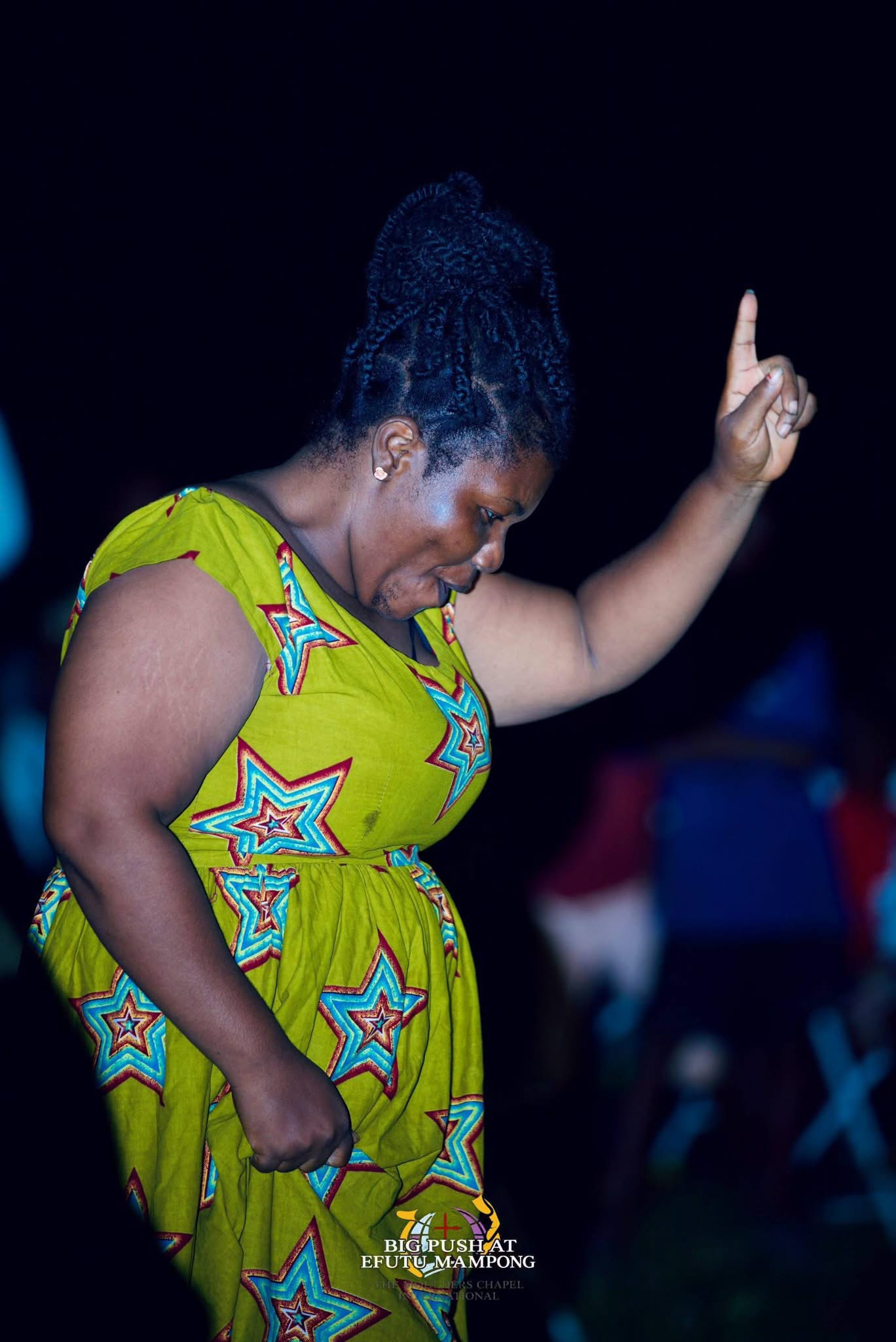 THE HEAVENS CAME DOWN, SOULS WERE WON, THERE WAS AN OUTPOURING OF THE HOLY SPIRIT.THE BIG PUSH SOUL WINNING CRUSADE AT EFUTU MAMPONG DAY 2 WAS FULL OF GOD’S GLORY .   THE BIG PUSH MINI CRUSADE. ITS A MOVEMENT TO SAVE SOULS AND IGNITE REVIVAL. WE ARE CALLING ON SPONSORS  AND PARTNERS TO HELP US TAKE