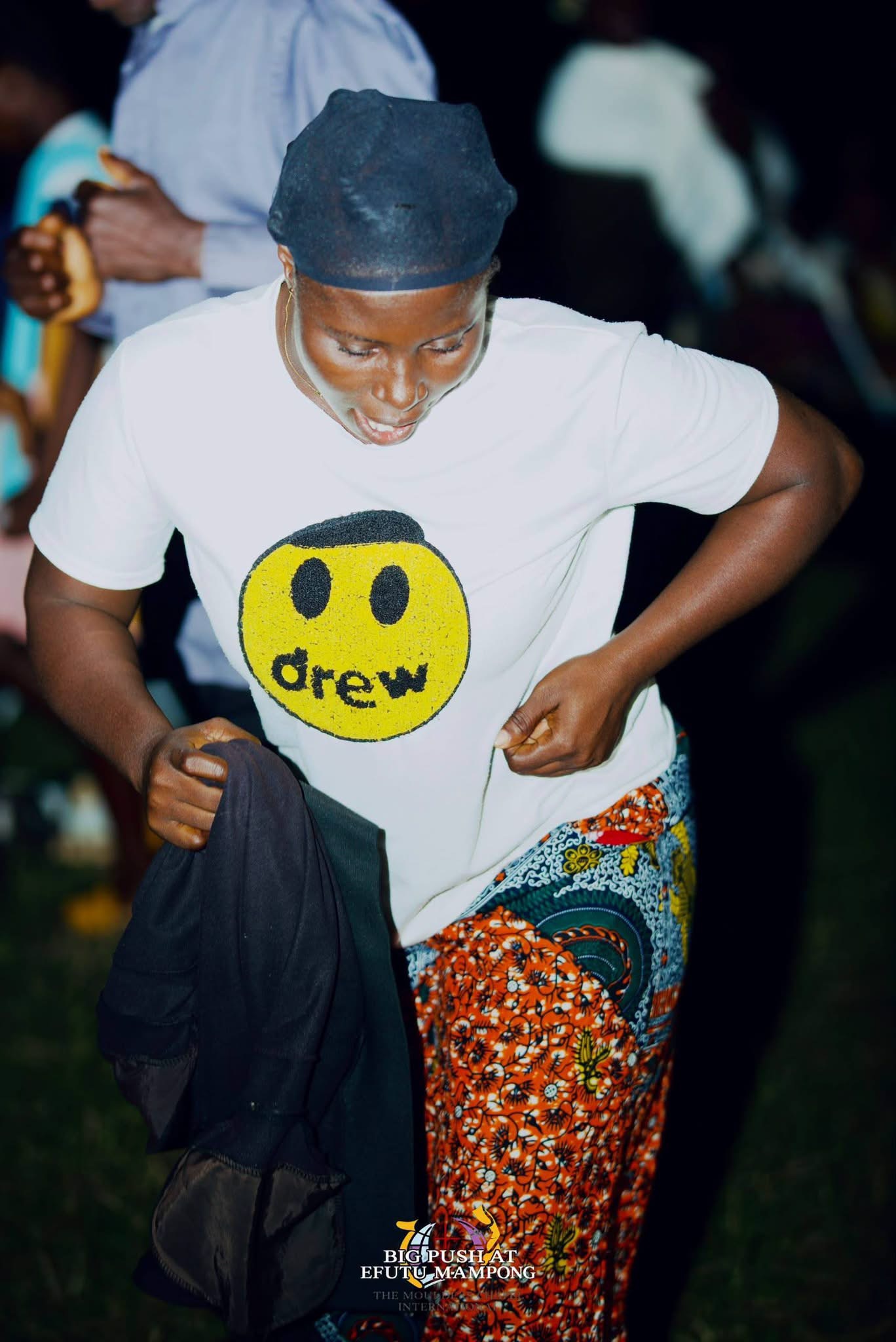 THE HEAVENS CAME DOWN, SOULS WERE WON, THERE WAS AN OUTPOURING OF THE HOLY SPIRIT.THE BIG PUSH SOUL WINNING CRUSADE AT EFUTU MAMPONG DAY 2 WAS FULL OF GOD’S GLORY .   THE BIG PUSH MINI CRUSADE. ITS A MOVEMENT TO SAVE SOULS AND IGNITE REVIVAL. WE ARE CALLING ON SPONSORS  AND PARTNERS TO HELP US TAKE