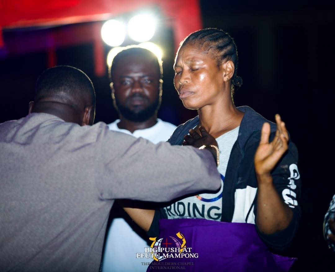 THE HEAVENS CAME DOWN, SOULS WERE WON, THERE WAS AN OUTPOURING OF THE HOLY SPIRIT.THE BIG PUSH SOUL WINNING CRUSADE AT EFUTU MAMPONG DAY 2 WAS FULL OF GOD’S GLORY .   THE BIG PUSH MINI CRUSADE. ITS A MOVEMENT TO SAVE SOULS AND IGNITE REVIVAL. WE ARE CALLING ON SPONSORS  AND PARTNERS TO HELP US TAKE