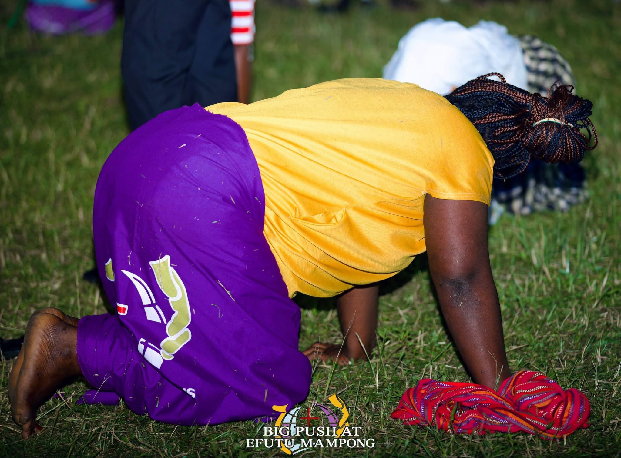 THE HEAVENS CAME DOWN, SOULS WERE WON, THERE WAS AN OUTPOURING OF THE HOLY SPIRIT.THE BIG PUSH SOUL WINNING CRUSADE AT EFUTU MAMPONG DAY 2 WAS FULL OF GOD’S GLORY .   THE BIG PUSH MINI CRUSADE. ITS A MOVEMENT TO SAVE SOULS AND IGNITE REVIVAL. WE ARE CALLING ON SPONSORS  AND PARTNERS TO HELP US TAKE