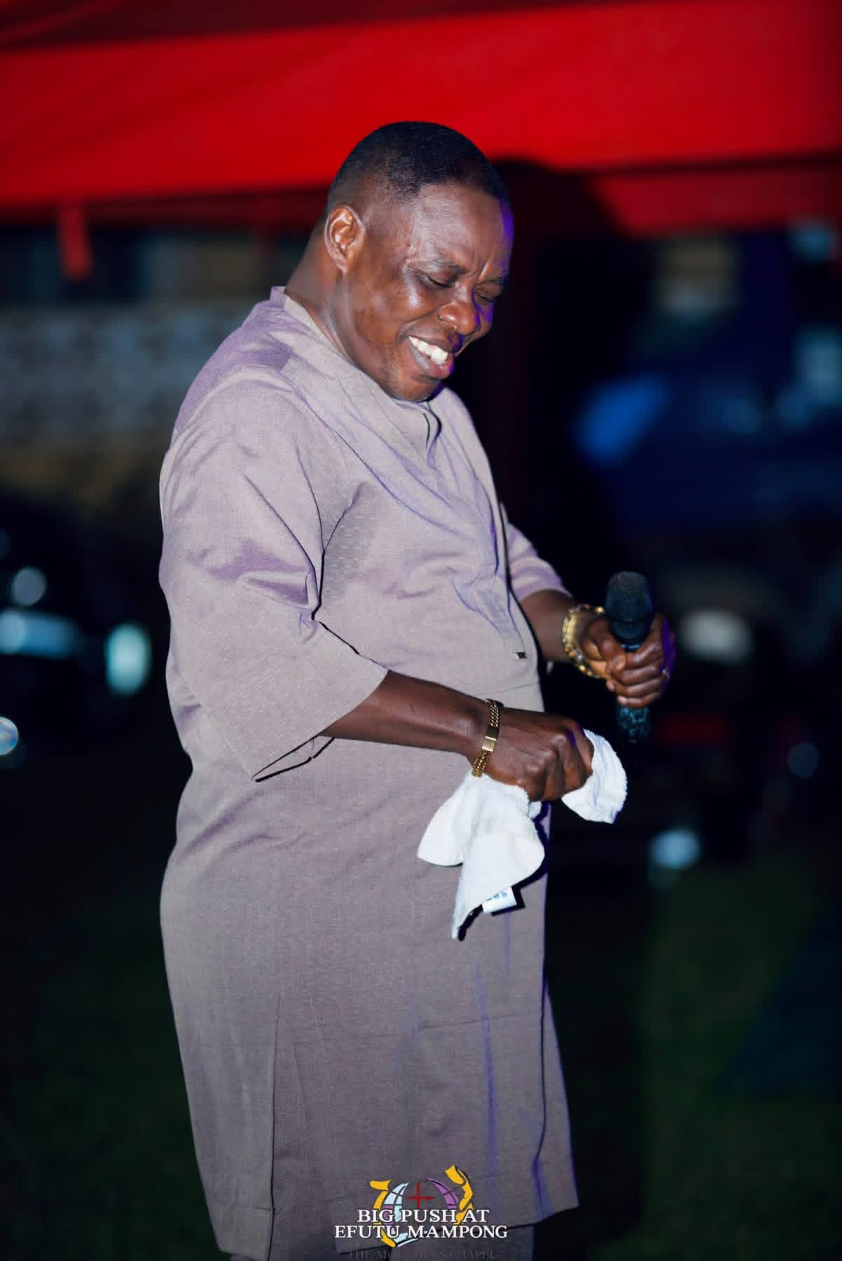 THE HEAVENS CAME DOWN, SOULS WERE WON, THERE WAS AN OUTPOURING OF THE HOLY SPIRIT.THE BIG PUSH SOUL WINNING CRUSADE AT EFUTU MAMPONG DAY 2 WAS FULL OF GOD’S GLORY .   THE BIG PUSH MINI CRUSADE. ITS A MOVEMENT TO SAVE SOULS AND IGNITE REVIVAL. WE ARE CALLING ON SPONSORS  AND PARTNERS TO HELP US TAKE