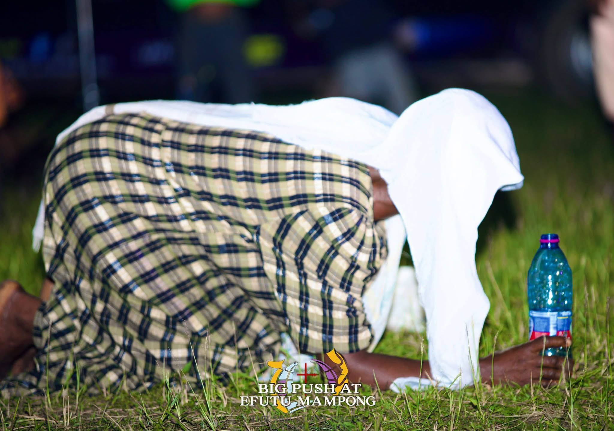 THE HEAVENS CAME DOWN, SOULS WERE WON, THERE WAS AN OUTPOURING OF THE HOLY SPIRIT.THE BIG PUSH SOUL WINNING CRUSADE AT EFUTU MAMPONG DAY 2 WAS FULL OF GOD’S GLORY .   THE BIG PUSH MINI CRUSADE. ITS A MOVEMENT TO SAVE SOULS AND IGNITE REVIVAL. WE ARE CALLING ON SPONSORS  AND PARTNERS TO HELP US TAKE