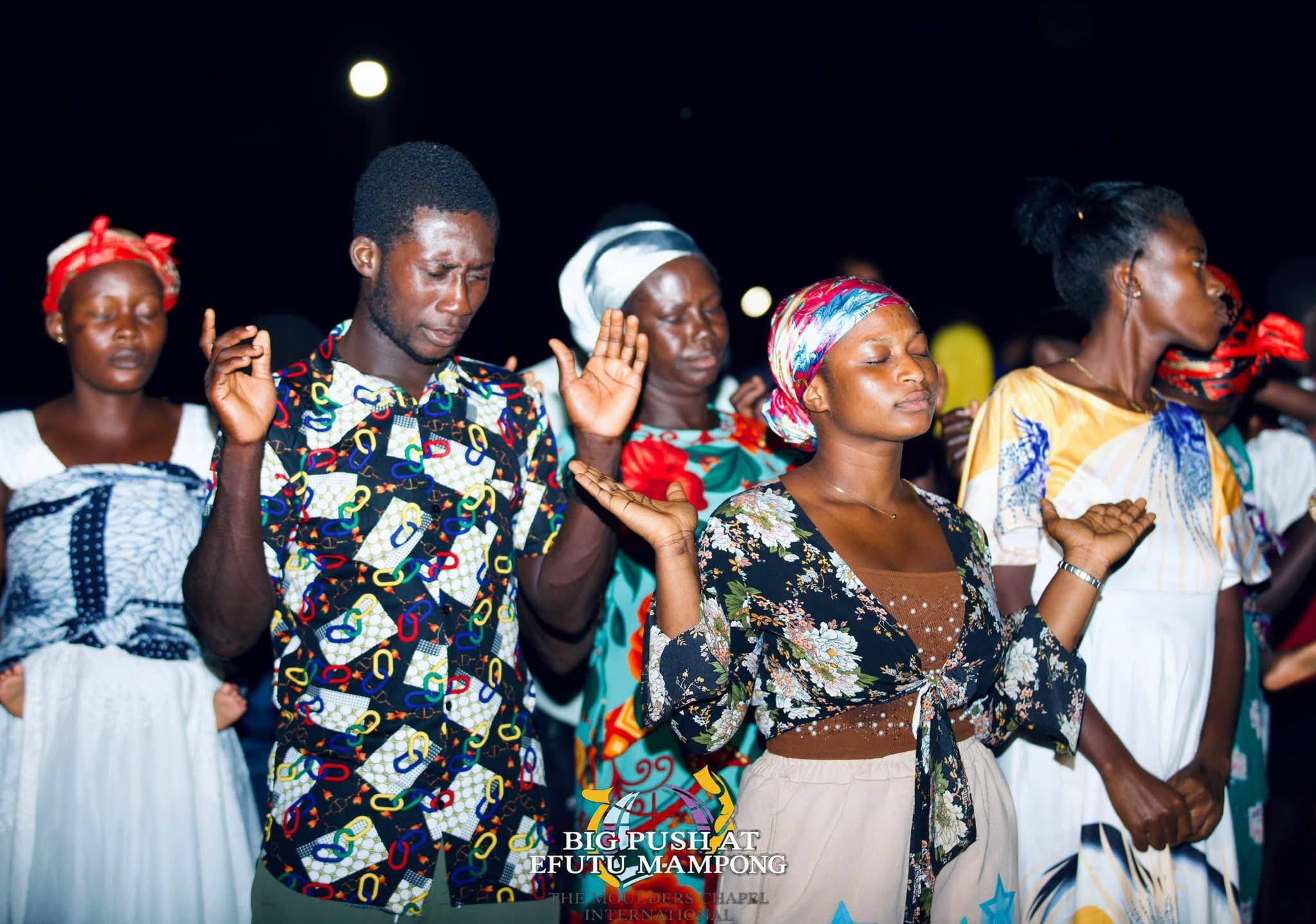 THE HEAVENS CAME DOWN, SOULS WERE WON, THERE WAS AN OUTPOURING OF THE HOLY SPIRIT.THE BIG PUSH SOUL WINNING CRUSADE AT EFUTU MAMPONG DAY 2 WAS FULL OF GOD’S GLORY .   THE BIG PUSH MINI CRUSADE. ITS A MOVEMENT TO SAVE SOULS AND IGNITE REVIVAL. WE ARE CALLING ON SPONSORS  AND PARTNERS TO HELP US TAKE