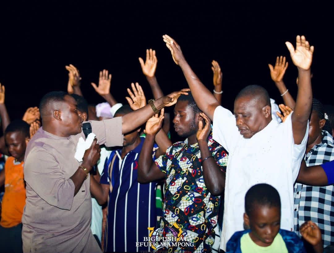 THE HEAVENS CAME DOWN, SOULS WERE WON, THERE WAS AN OUTPOURING OF THE HOLY SPIRIT.THE BIG PUSH SOUL WINNING CRUSADE AT EFUTU MAMPONG DAY 2 WAS FULL OF GOD’S GLORY .   THE BIG PUSH MINI CRUSADE. ITS A MOVEMENT TO SAVE SOULS AND IGNITE REVIVAL. WE ARE CALLING ON SPONSORS  AND PARTNERS TO HELP US TAKE