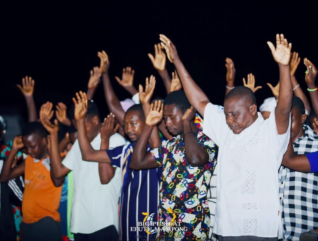 THE HEAVENS CAME DOWN, SOULS WERE WON, THERE WAS AN OUTPOURING OF THE HOLY SPIRIT.THE BIG PUSH SOUL WINNING CRUSADE AT EFUTU MAMPONG DAY 2 WAS FULL OF GOD’S GLORY .   THE BIG PUSH MINI CRUSADE. ITS A MOVEMENT TO SAVE SOULS AND IGNITE REVIVAL. WE ARE CALLING ON SPONSORS  AND PARTNERS TO HELP US TAKE