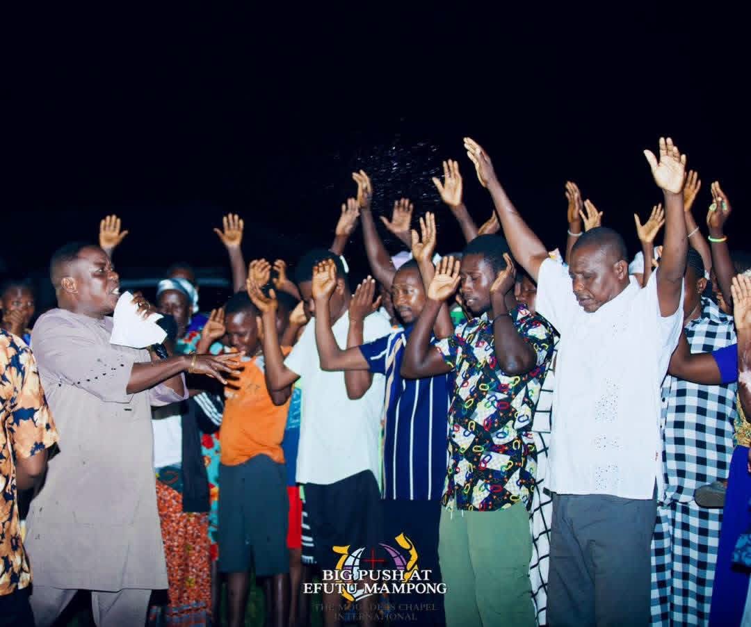 THE HEAVENS CAME DOWN, SOULS WERE WON, THERE WAS AN OUTPOURING OF THE HOLY SPIRIT.THE BIG PUSH SOUL WINNING CRUSADE AT EFUTU MAMPONG DAY 2 WAS FULL OF GOD’S GLORY .   THE BIG PUSH MINI CRUSADE. ITS A MOVEMENT TO SAVE SOULS AND IGNITE REVIVAL. WE ARE CALLING ON SPONSORS  AND PARTNERS TO HELP US TAKE